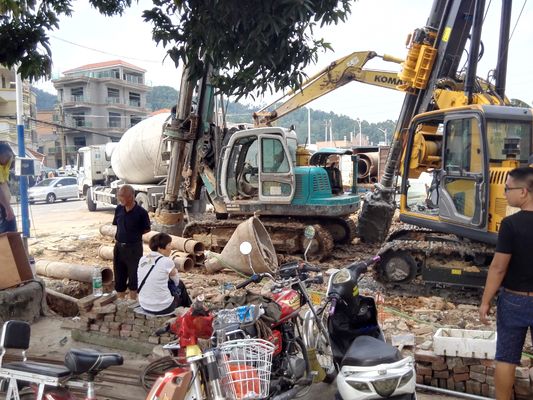 32 MPa 유압 시스템과 100kN 최대 인발력을 갖춘 굴착 작업용 50,000kg 대형 파일 박는 기계