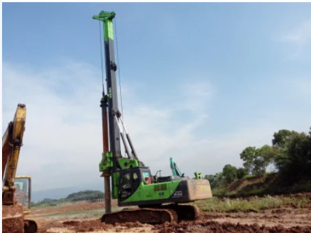 수력인 40T가 장비 기계 티심 KR150A 52 / 42m 지름 1300년 / 1500 밀리미터를 축적하여 구멍을 뚫습니다