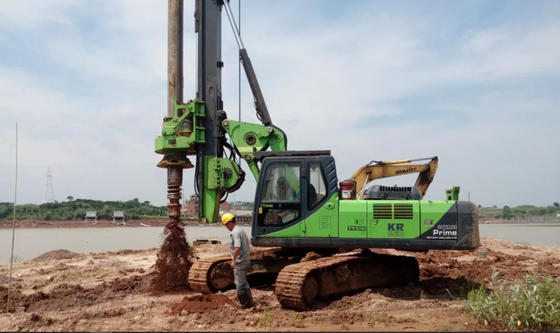 수력인 40T가 장비 기계 티심 KR150A 52 / 42m 지름 1300년 / 1500 밀리미터를 축적하여 구멍을 뚫습니다