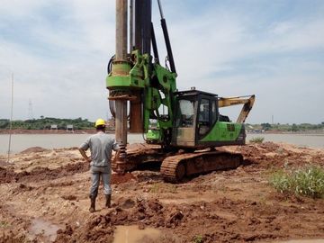 다른 구조 수준 토크 150 kN.m 천공 직경 1500 밀리미터 동안 회전식 유압 건조물의 지주 장착 구멍 천공 말뚝